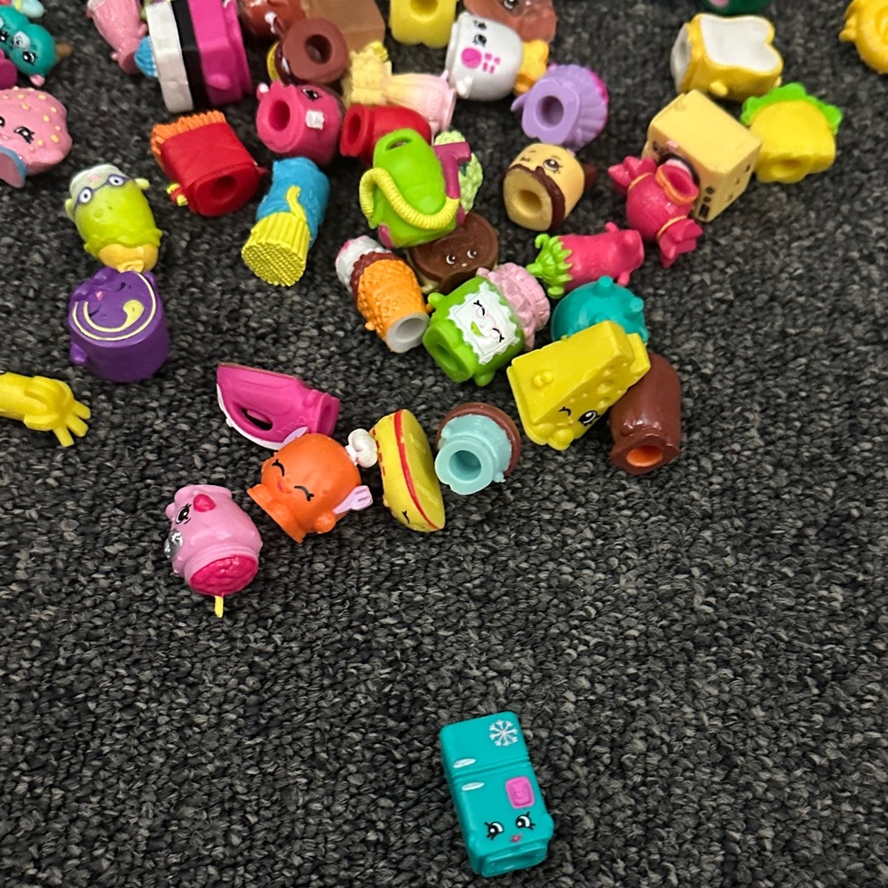 Huge Collection of Shopkins and Accessories - Picture 5 of 8